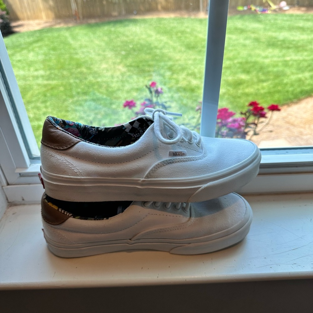 Vans - Picture 2 of 5
